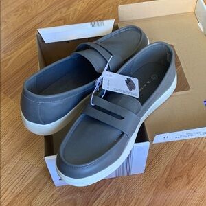 NWT - Avenue - Men's Gray Loafers